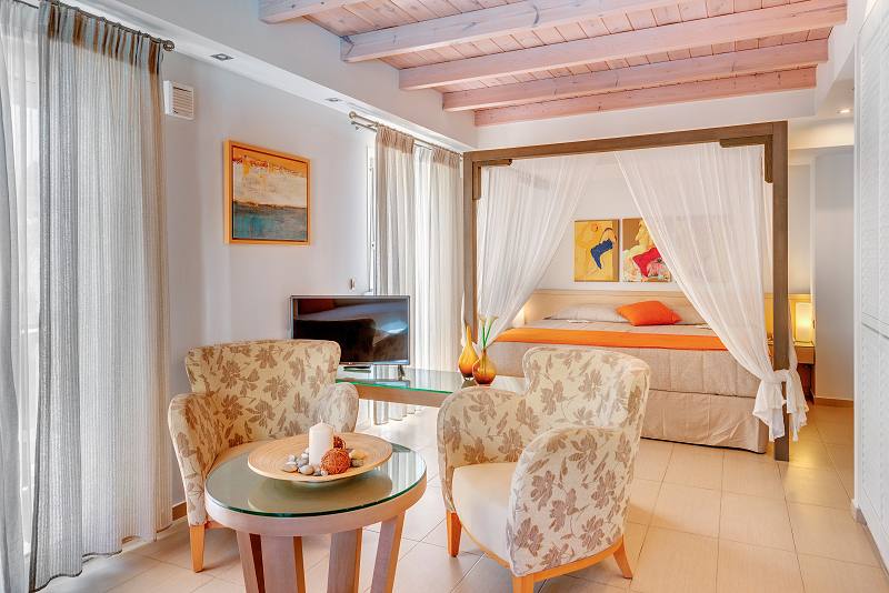 Pool View Suites at Naxos Hotel Nissaki Beach